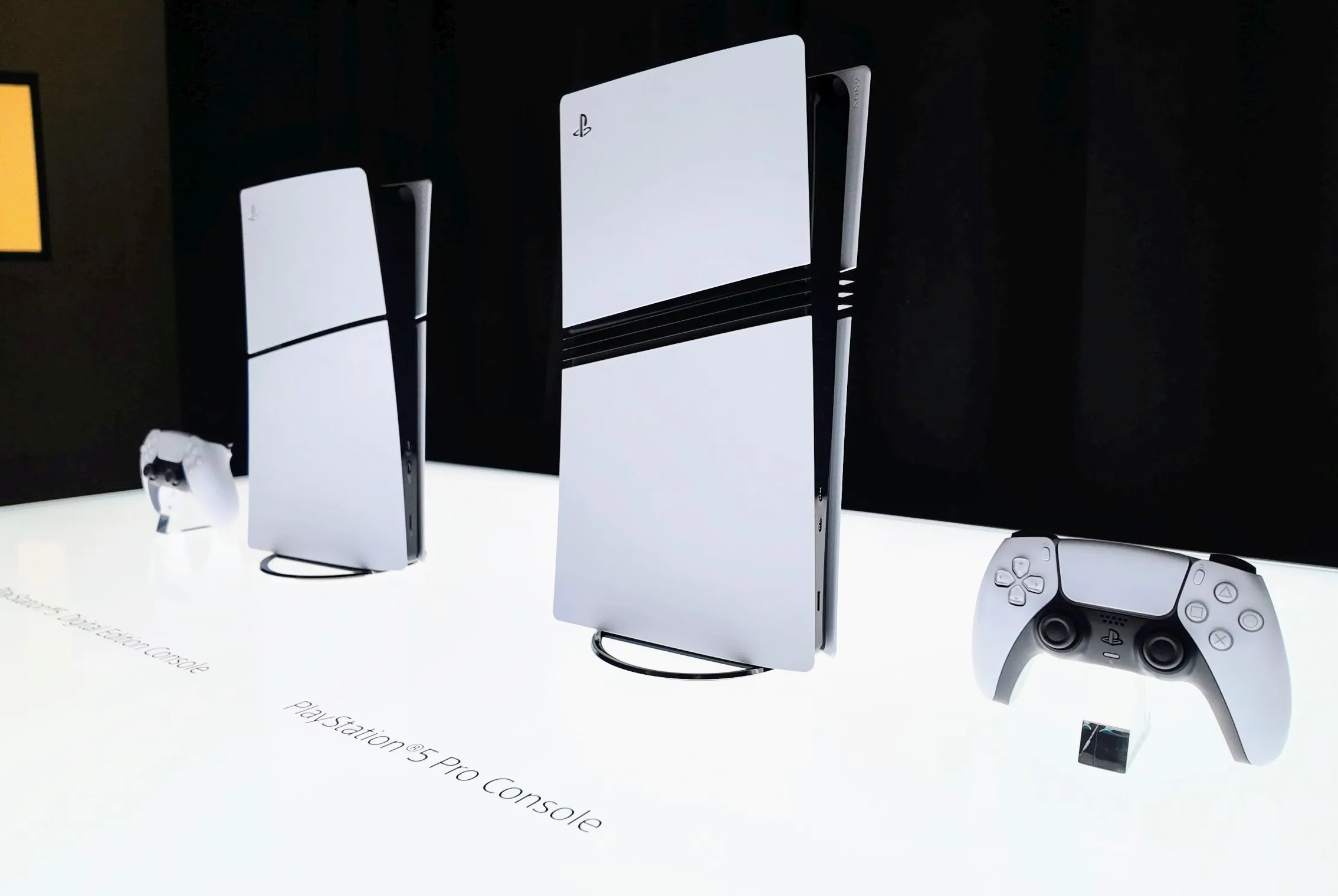 Display of a PS5 Pro and PS5 Slim